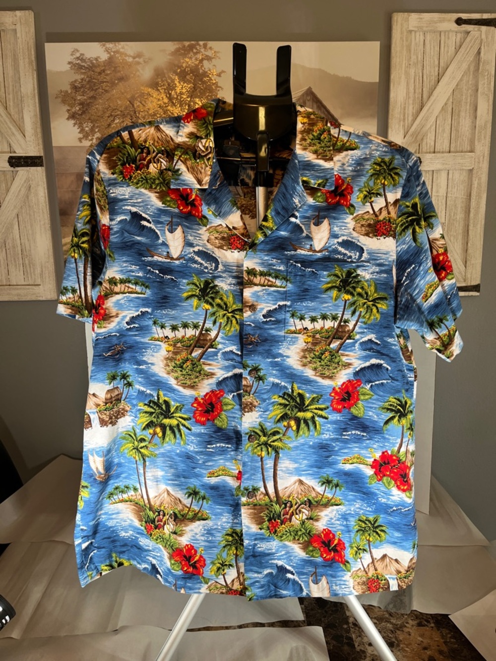 Men's Blue Hawaiian Print Shirt with Tropical Floral Design RJC LTD  Size XL